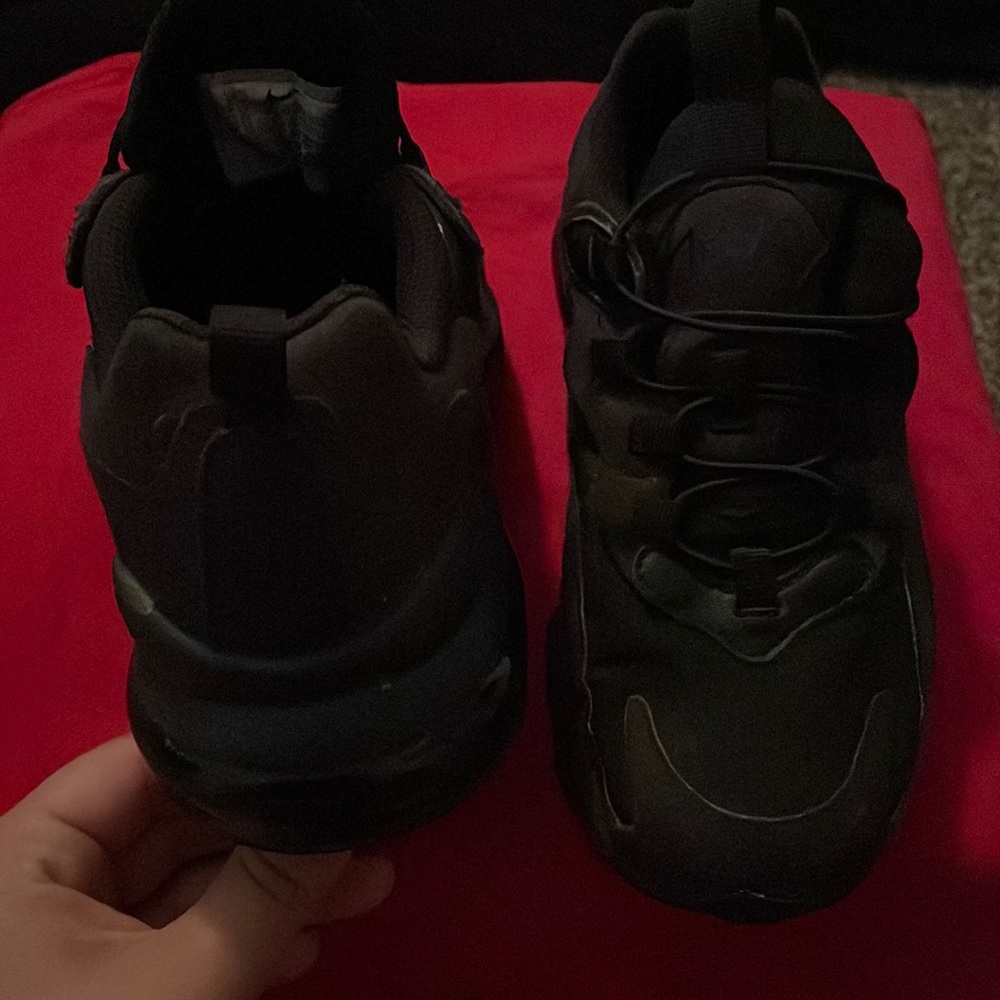Boys black size 1 Nike.